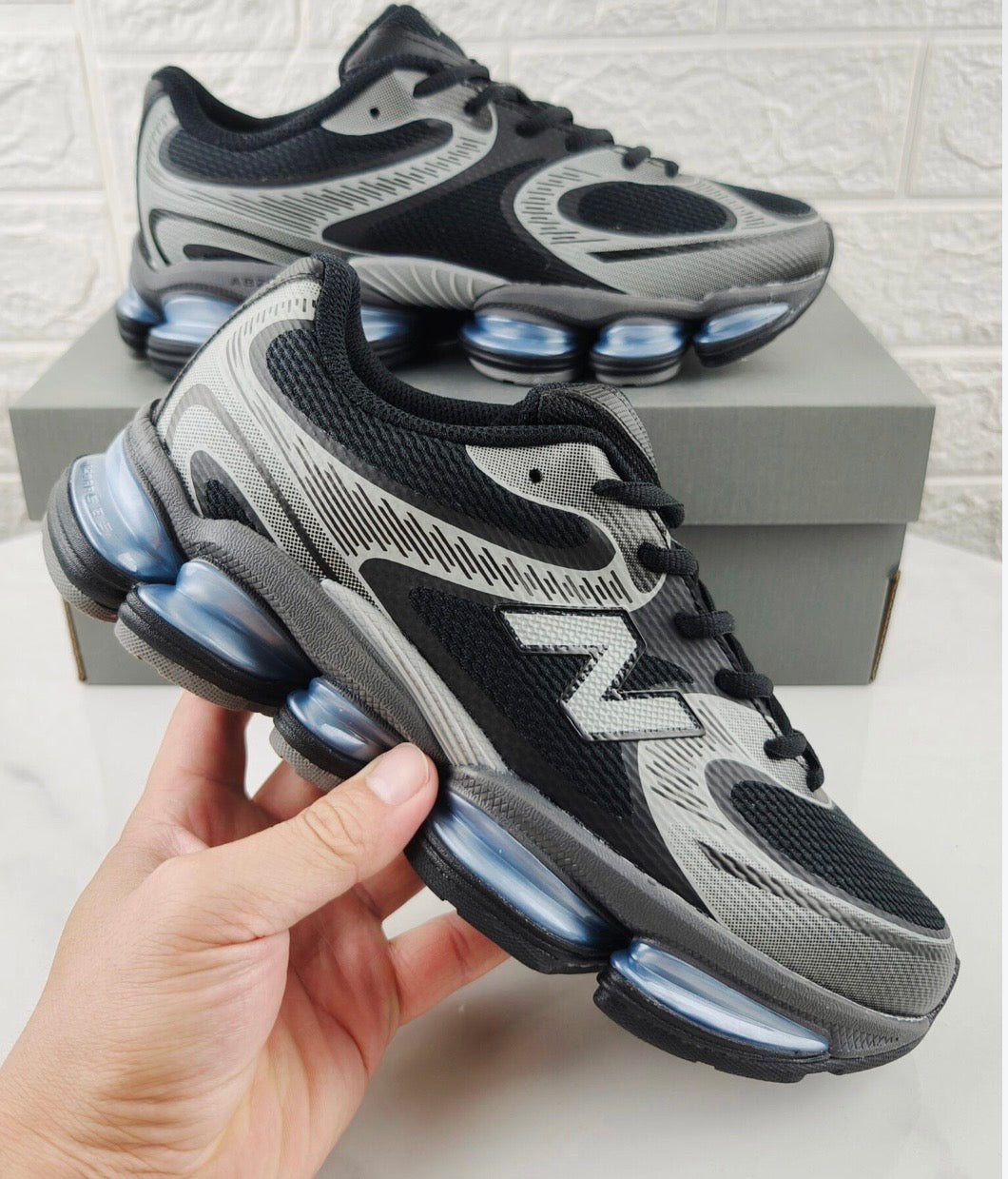 New Balance 2000