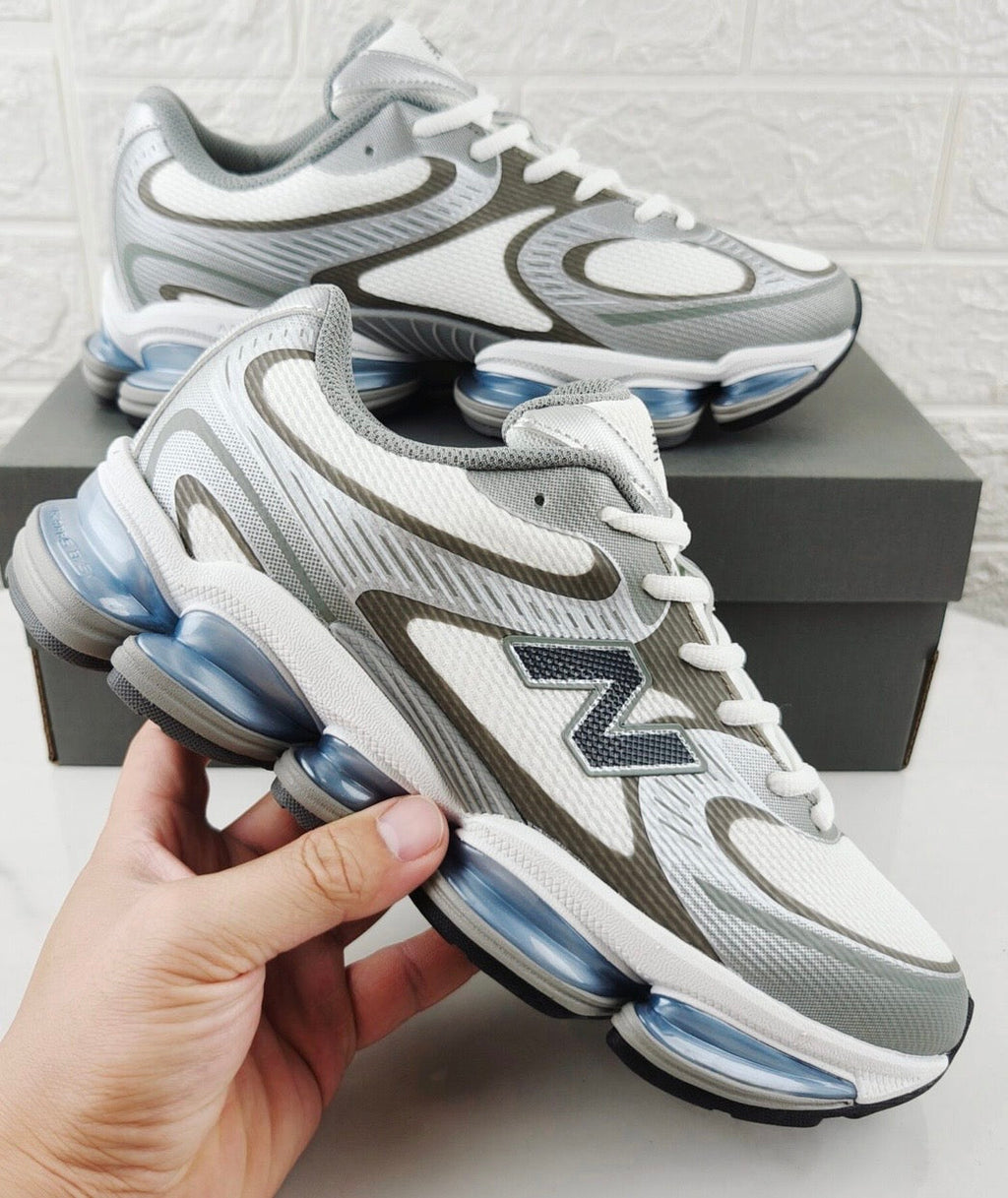 New Balance 2000