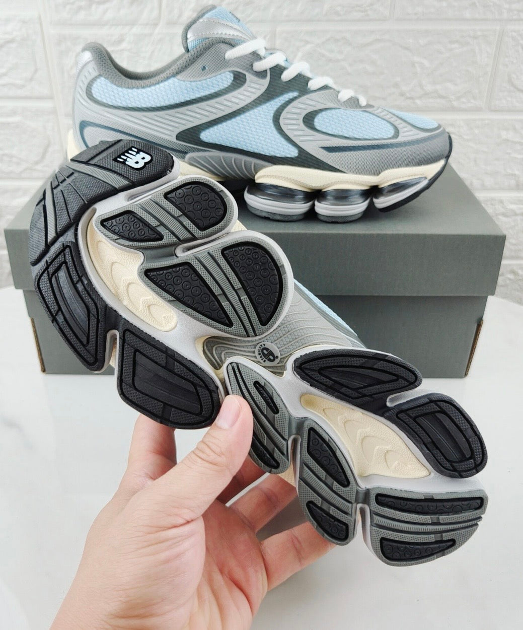New Balance 2000