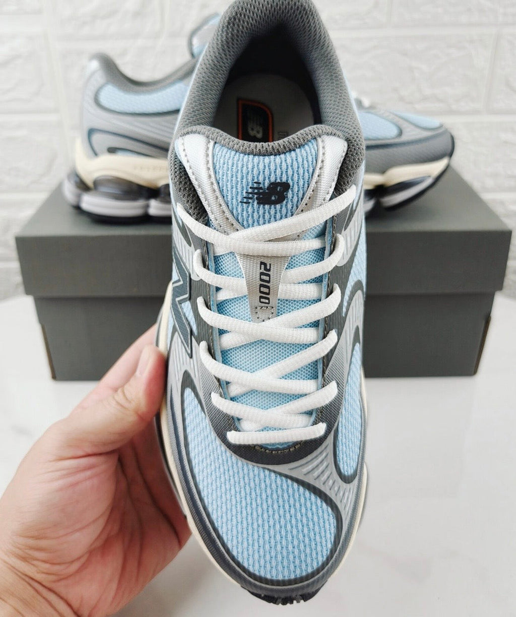 New Balance 2000