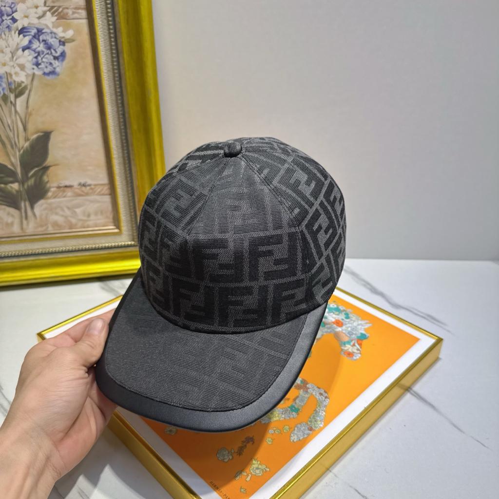casquette Fendi